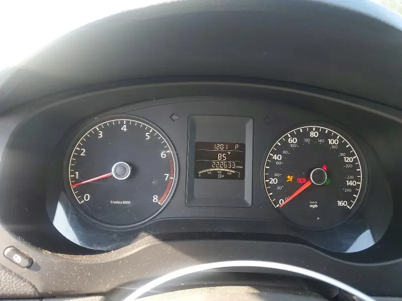 2011 VOLKSWAGEN JETTA BASE  