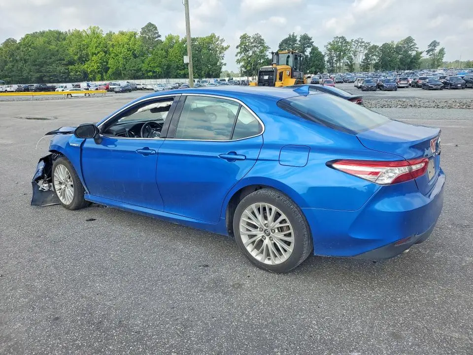 2020 TOYOTA CAMRY XLE  