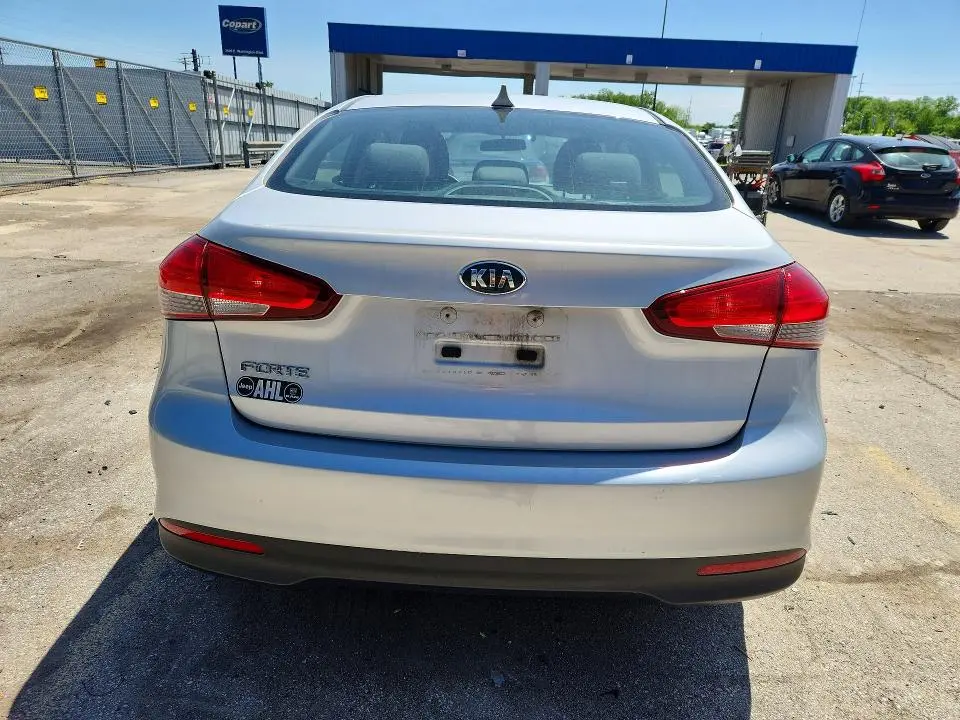 2017 KIA FORTE LX  