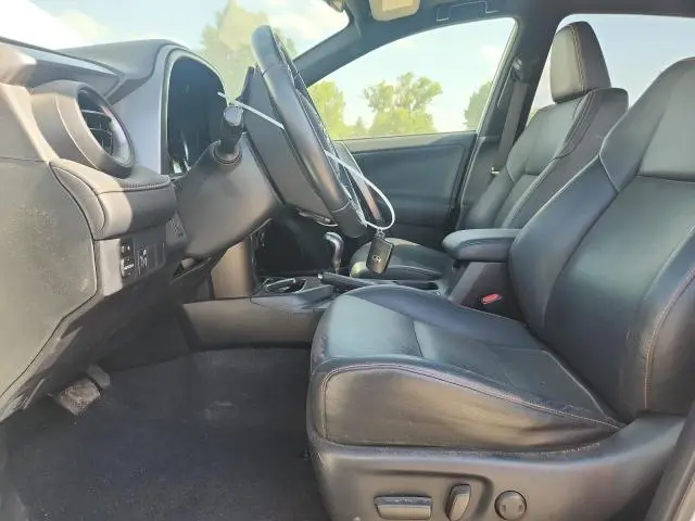 2016 TOYOTA RAV4 SE  