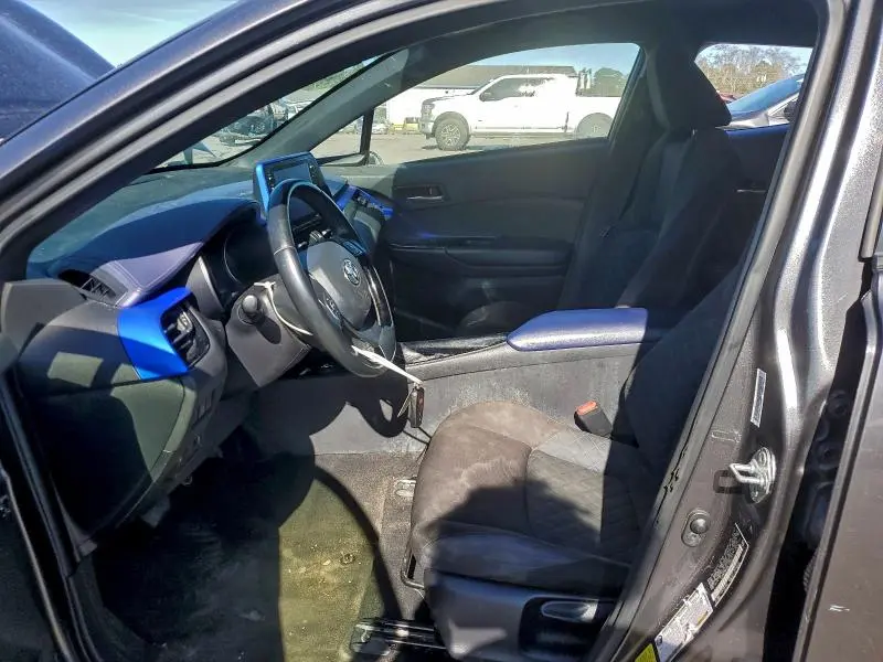 2020 TOYOTA C-HR XLE  