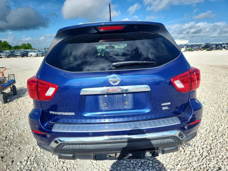 2017 NISSAN PATHFINDER SL  