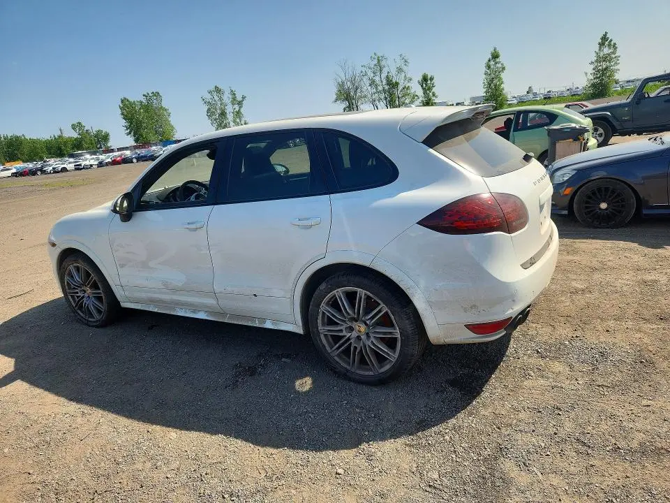 2014 PORSCHE CAYENNE   