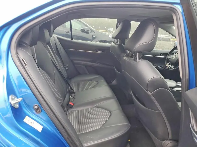 2018 TOYOTA CAMRY SE  