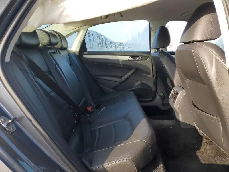 2013 VOLKSWAGEN PASSAT SE  