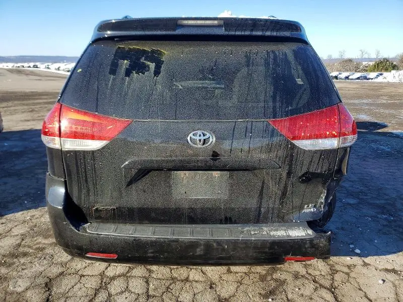 2011 TOYOTA SIENNA LE  