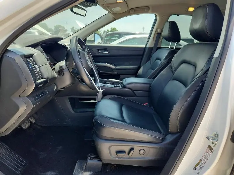 2024 NISSAN PATHFINDER SL  