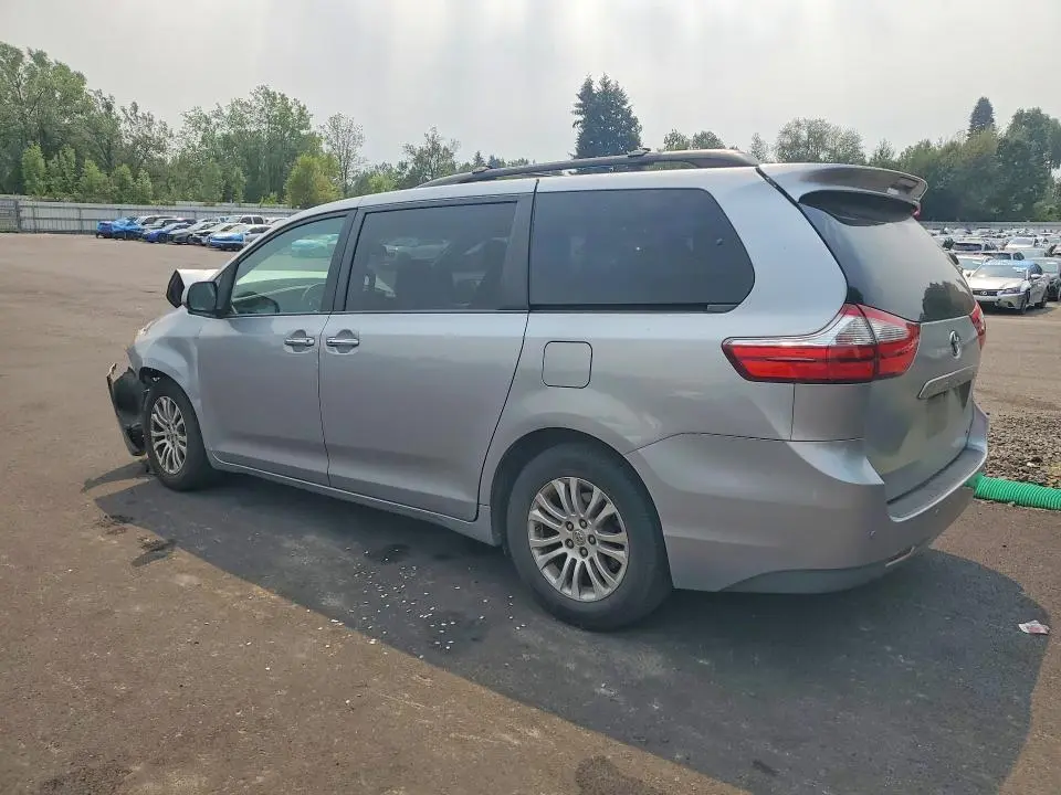 2015 TOYOTA SIENNA XLE 8-PASSENGER  
