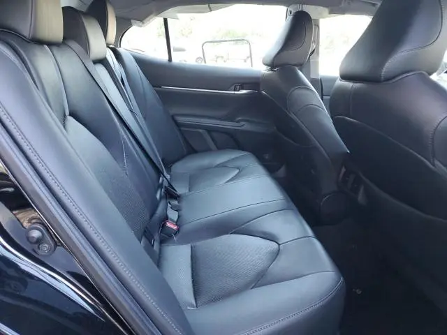 2021 TOYOTA CAMRY XLE  