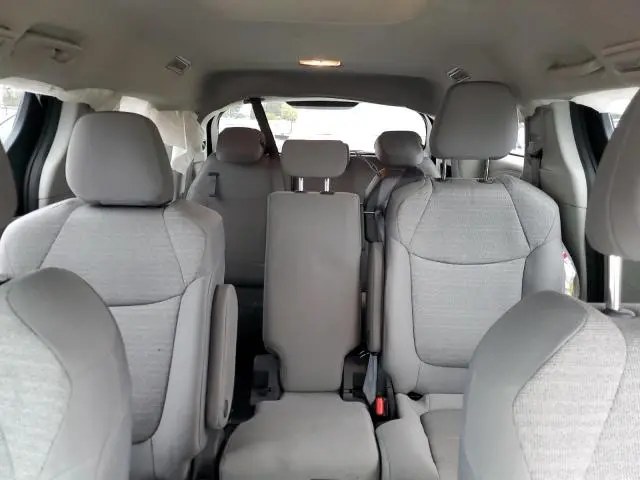 2021 TOYOTA SIENNA LE