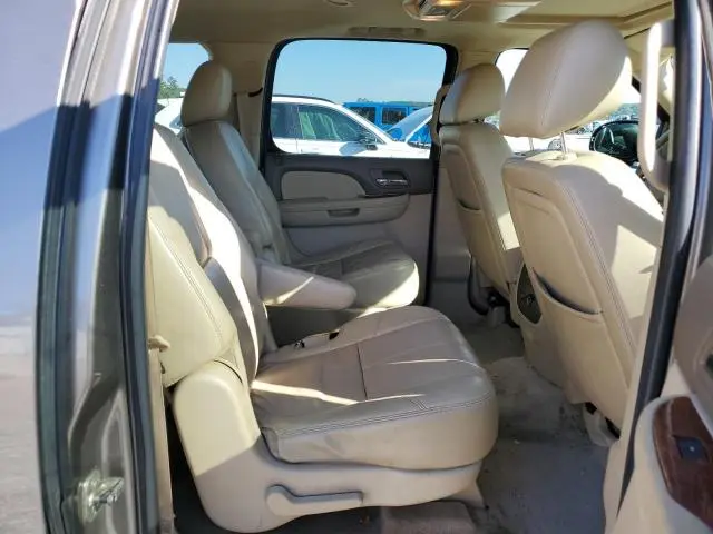 2011 CHEVROLET SUBURBAN C1500 LT  