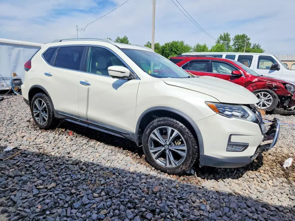 2017 NISSAN ROGUE SL  
