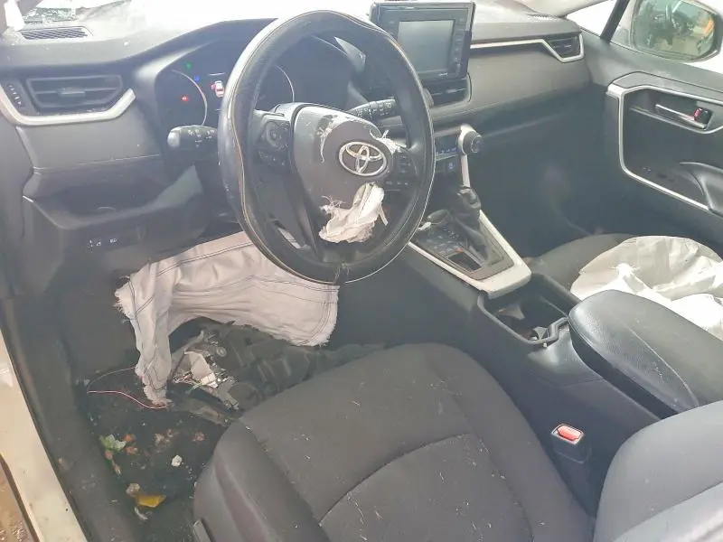 2021 TOYOTA RAV4 XLE  