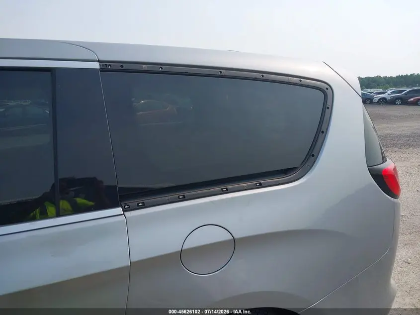 2020 CHRYSLER VOYAGER LX