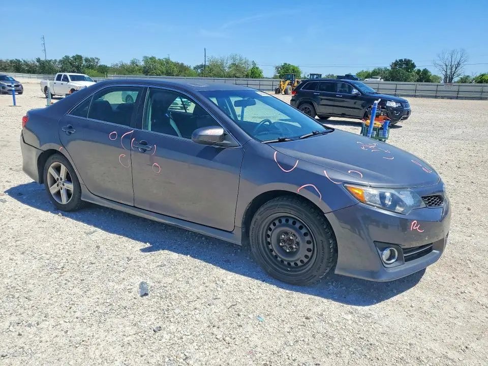 2014 TOYOTA CAMRY SE  