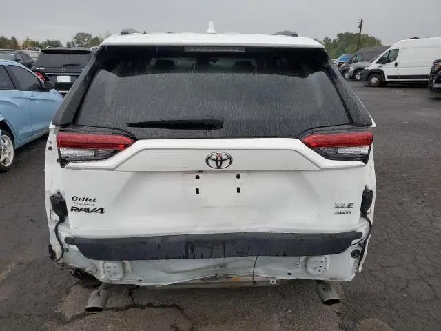 2021 TOYOTA RAV4 XLE  