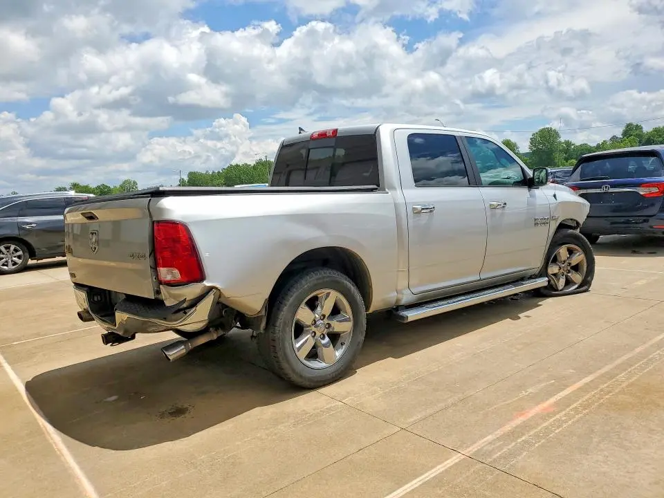 2018 RAM 1500 SLT  