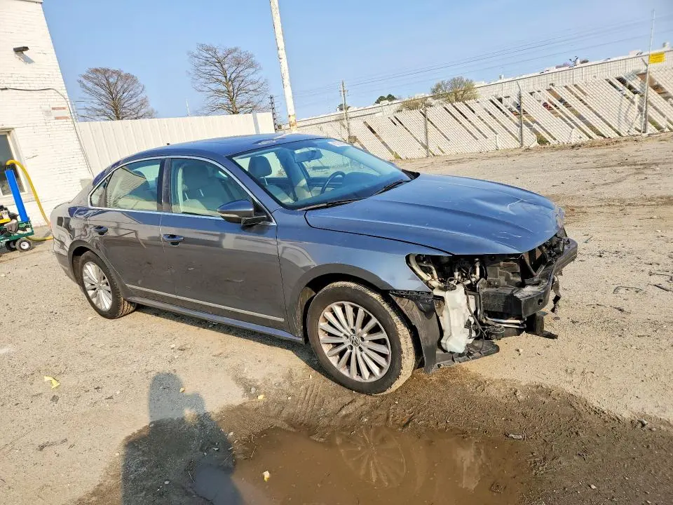 2016 VOLKSWAGEN PASSAT SE  