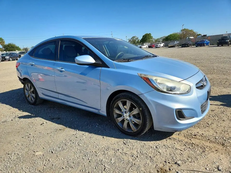 2012 HYUNDAI ACCENT GLS  