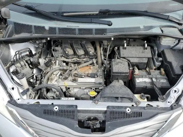 2012 TOYOTA SIENNA XLE  