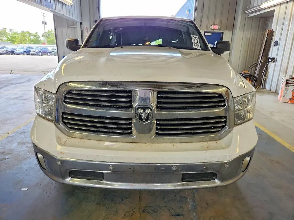 2015 RAM 1500 SLT  
