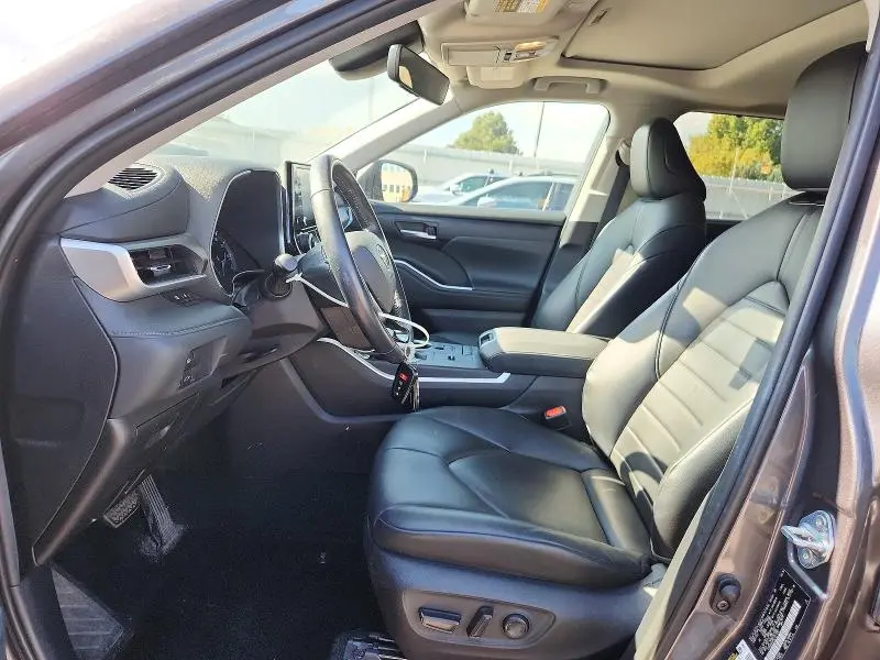 2020 TOYOTA HIGHLANDER HYBRID XLE  