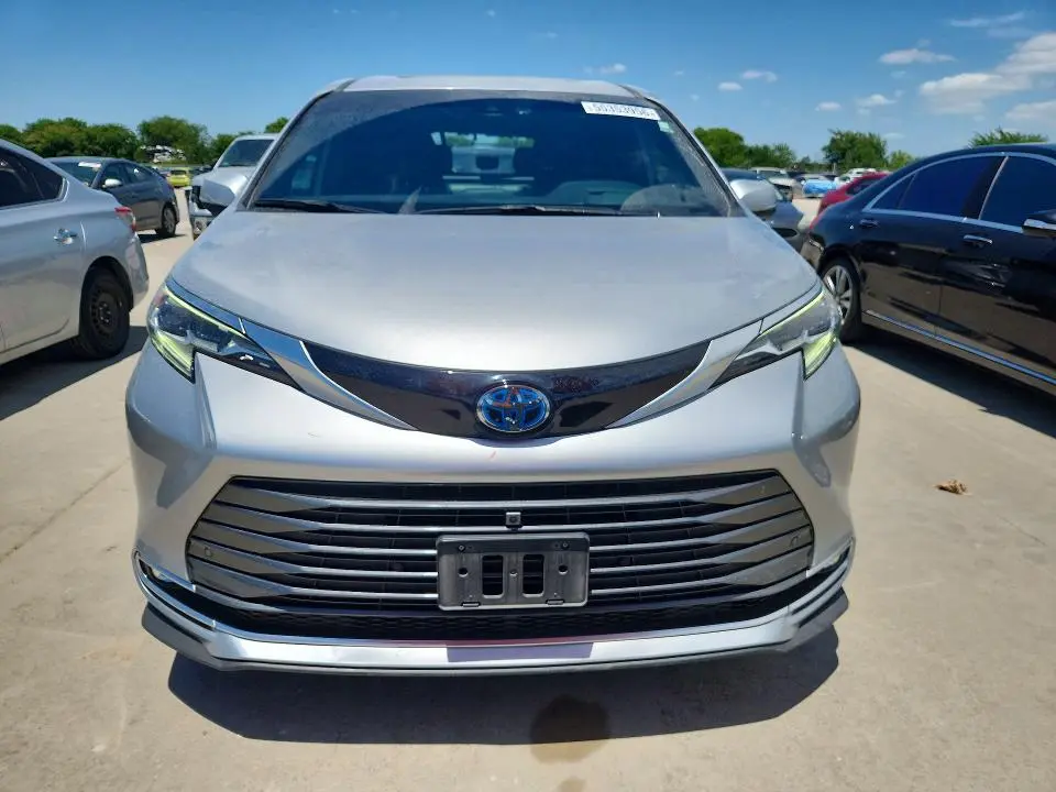 2025 TOYOTA SIENNA PLATINUM 7-PASSENGER  