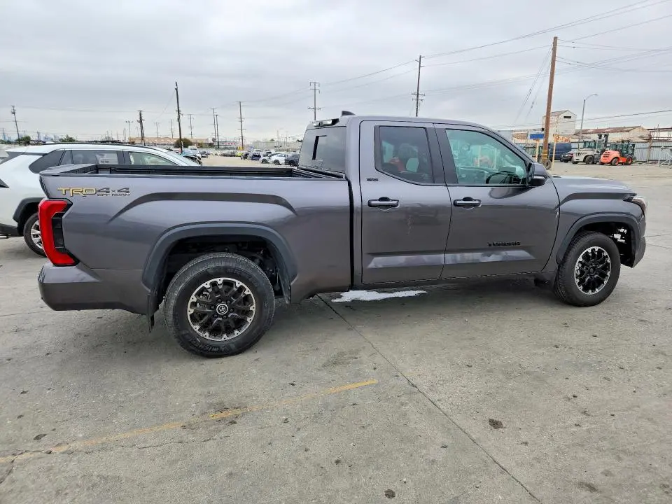 2022 TOYOTA TUNDRA SR5  