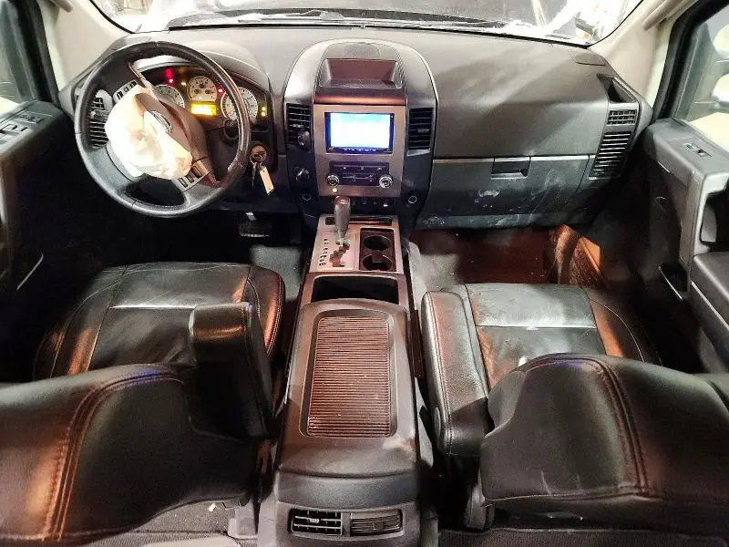 2010 NISSAN TITAN SE  