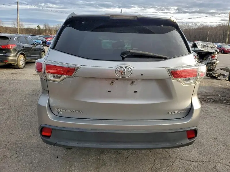 2016 TOYOTA HIGHLANDER XLE  