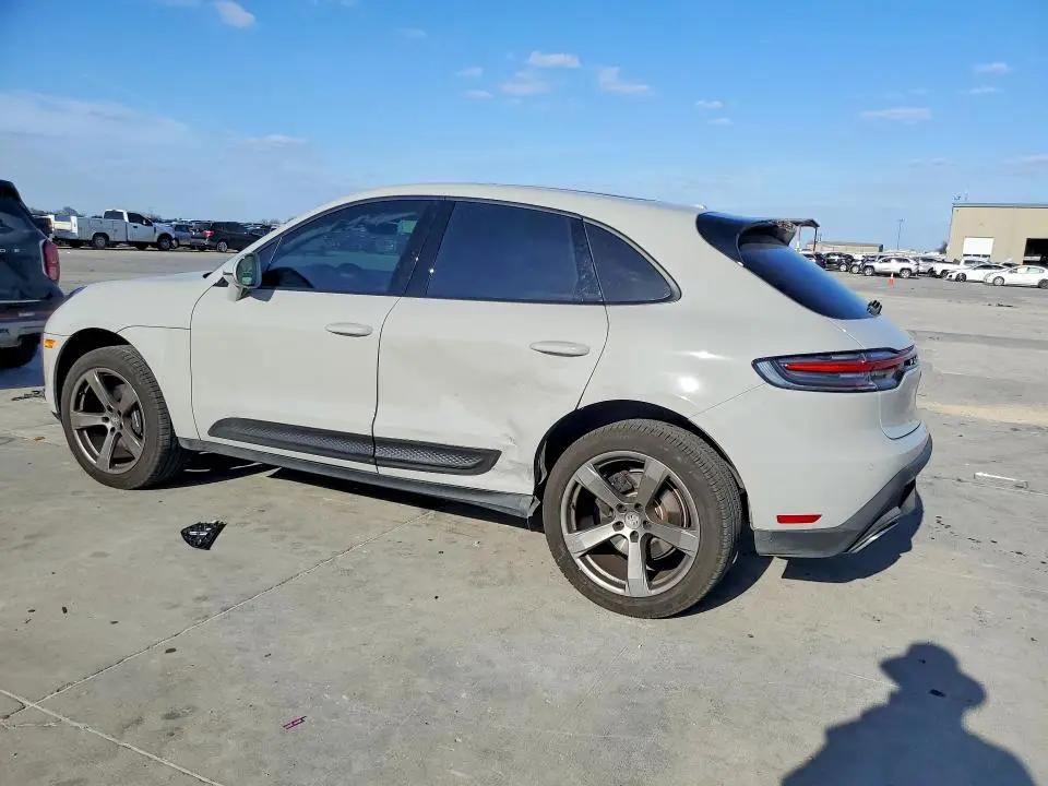 2024 PORSCHE MACAN BASE  