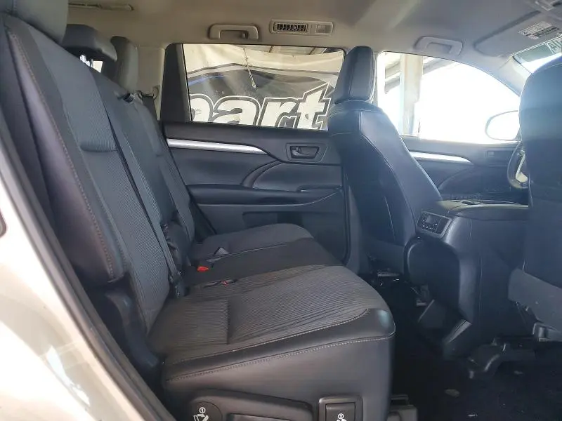 2015 TOYOTA HIGHLANDER LE PLUS  