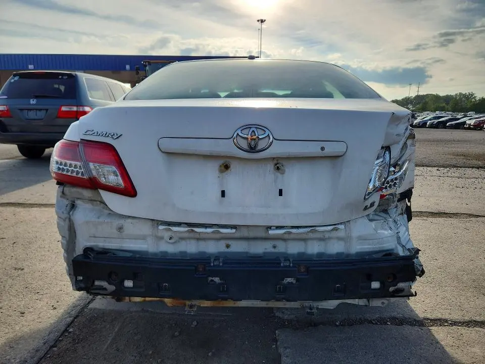 2011 TOYOTA CAMRY LE  