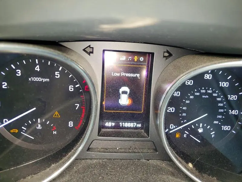 2017 HYUNDAI SANTA FE SE  