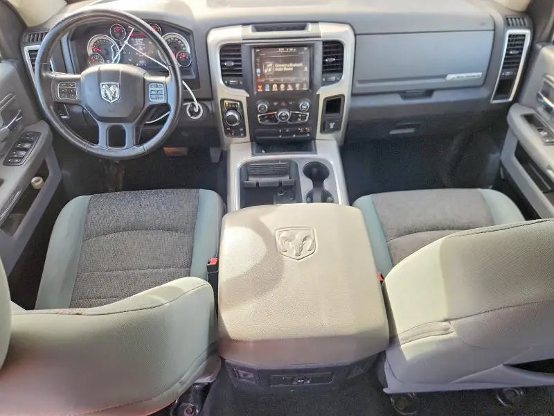 2016 RAM 1500 SLT  