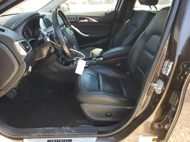 2017 INFINITI QX30 BASE