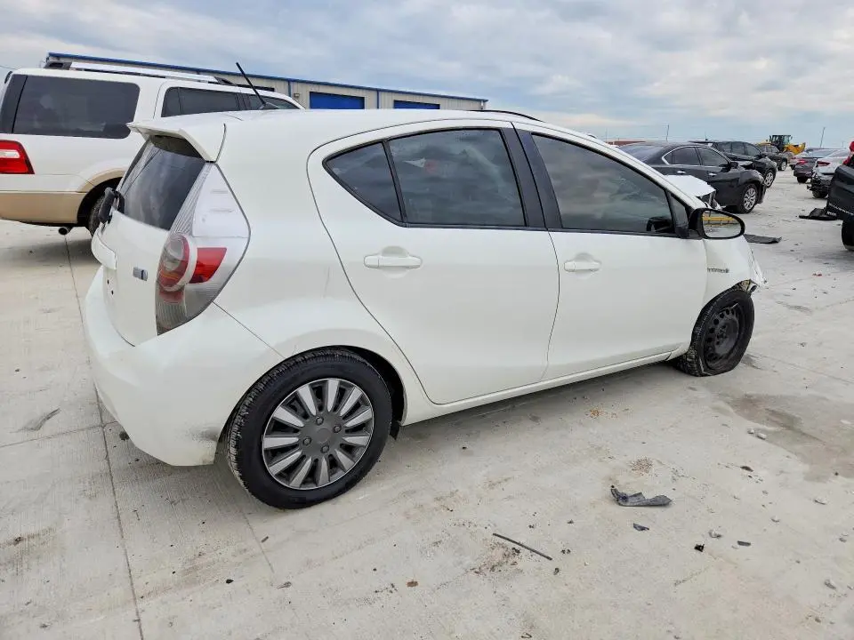 2013 TOYOTA PRIUS C TWO  