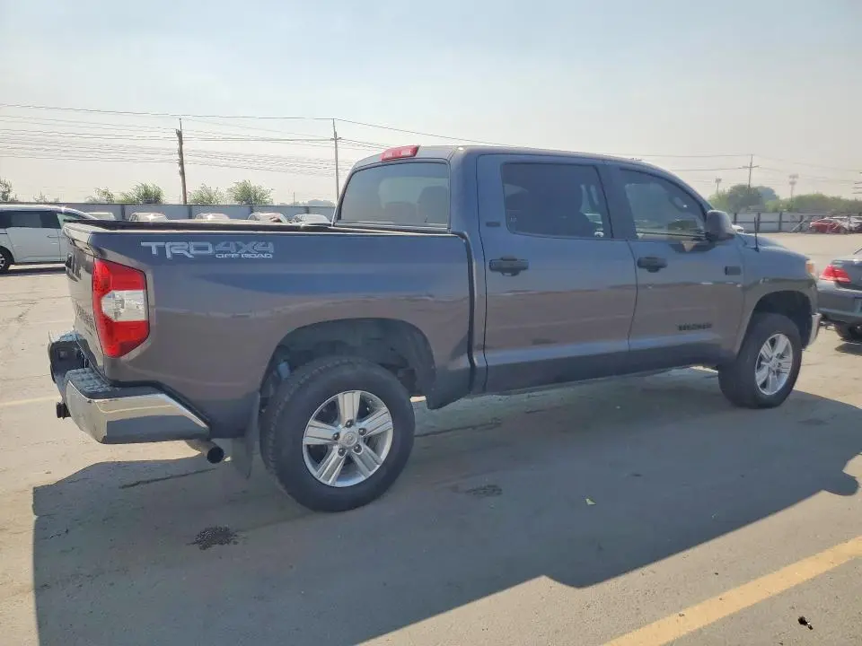 2017 TOYOTA TUNDRA SR5  