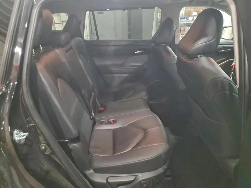 2025 TOYOTA HIGHLANDER LE  