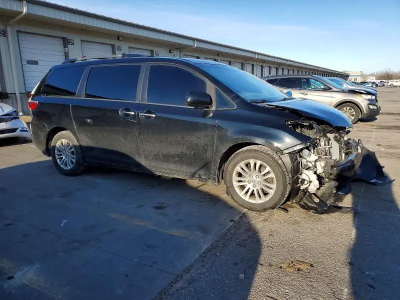 2015 TOYOTA SIENNA XLE  