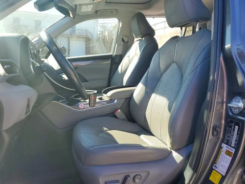 2022 TOYOTA HIGHLANDER LIMITED  