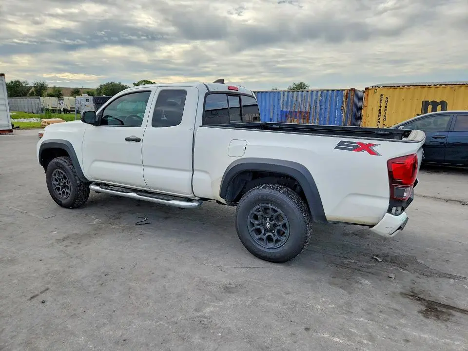 2022 TOYOTA TACOMA SR  