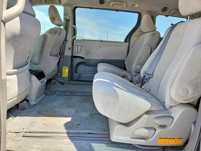 2011 TOYOTA SIENNA LE  