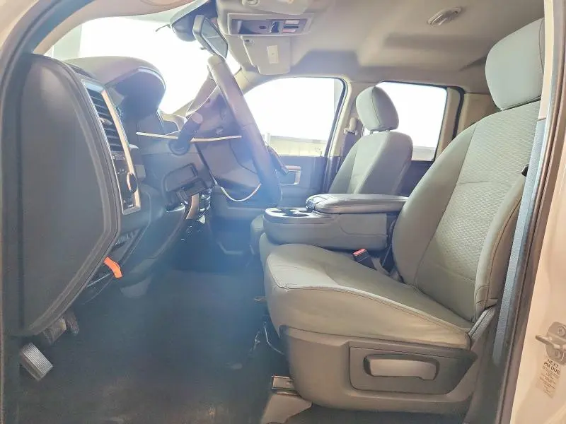 2016 RAM 1500 SLT  