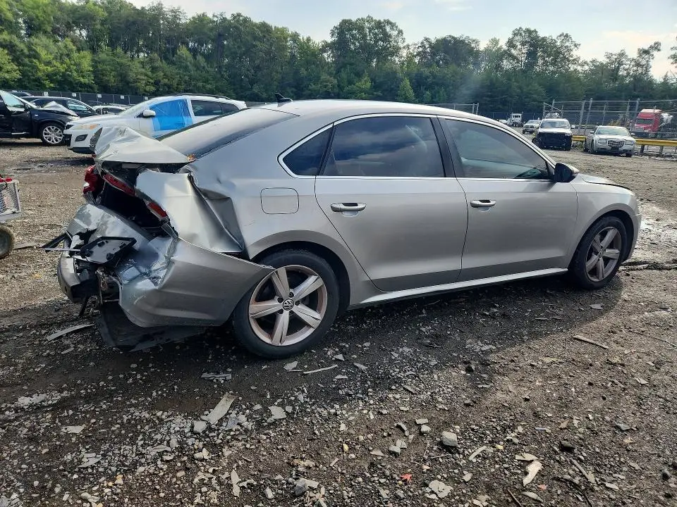 2012 VOLKSWAGEN PASSAT SE  