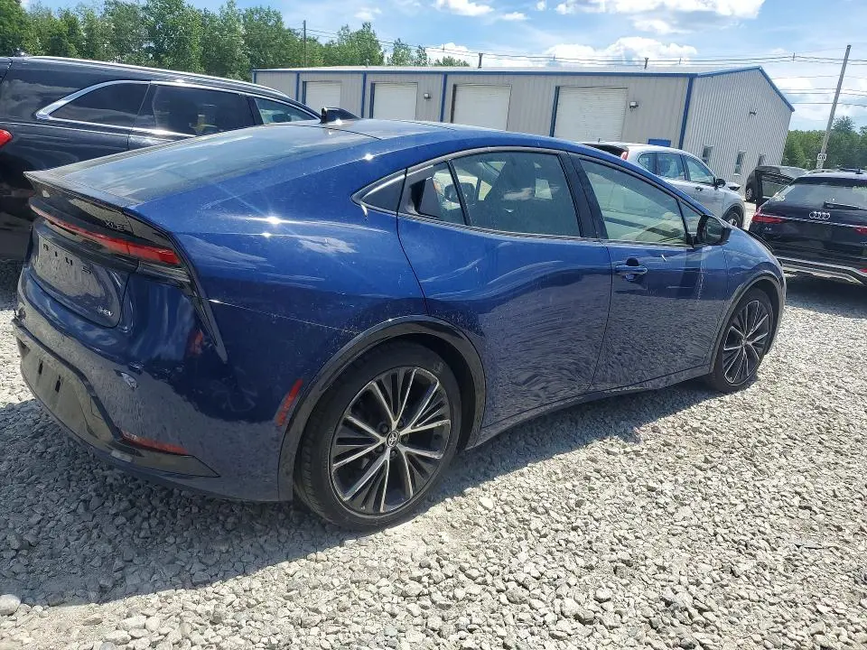 2024 TOYOTA PRIUS XLE  