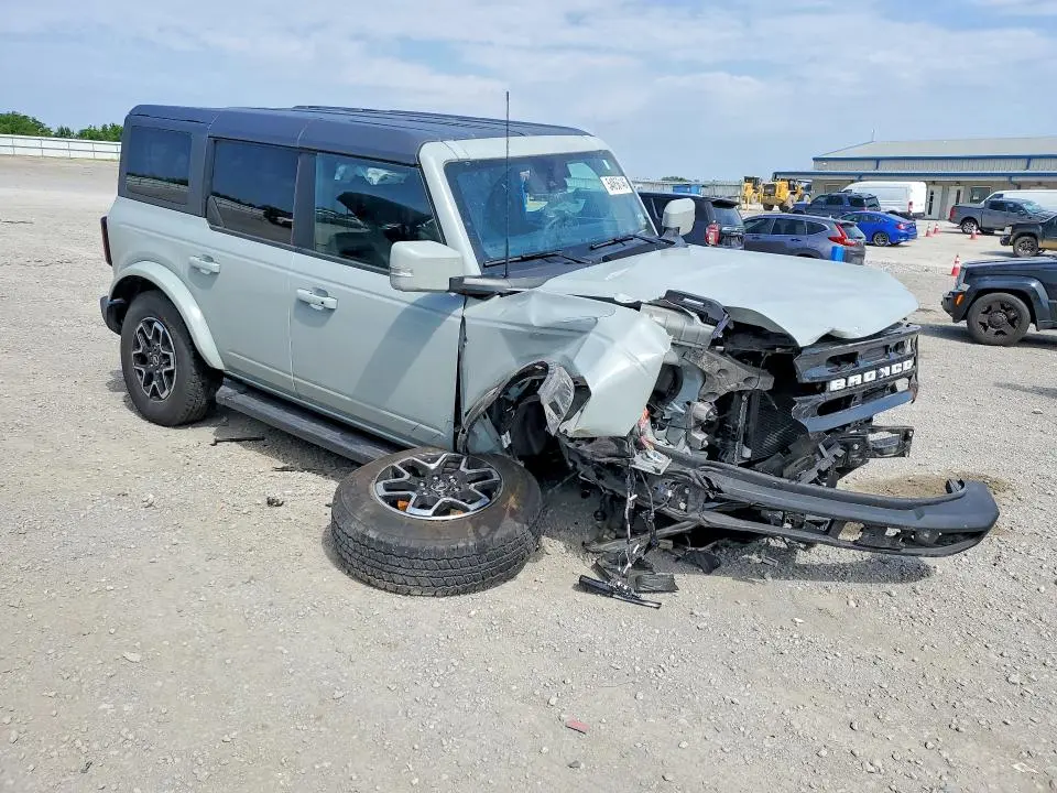 2024 FORD BRONCO OUTER BANKS  