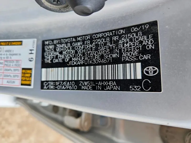 2019 TOYOTA PRIUS XLE  