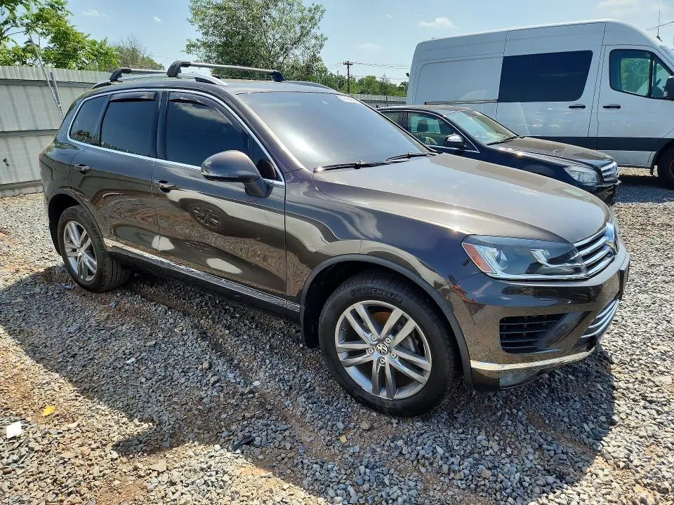 2016 VOLKSWAGEN TOUAREG SPORT  