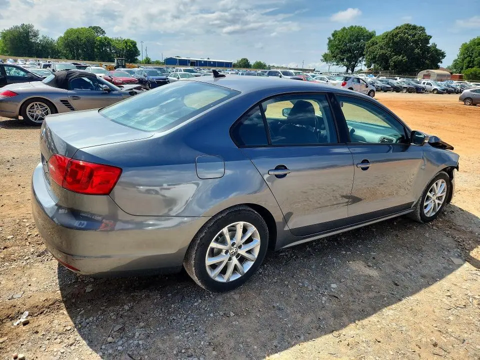 2011 VOLKSWAGEN JETTA SE  